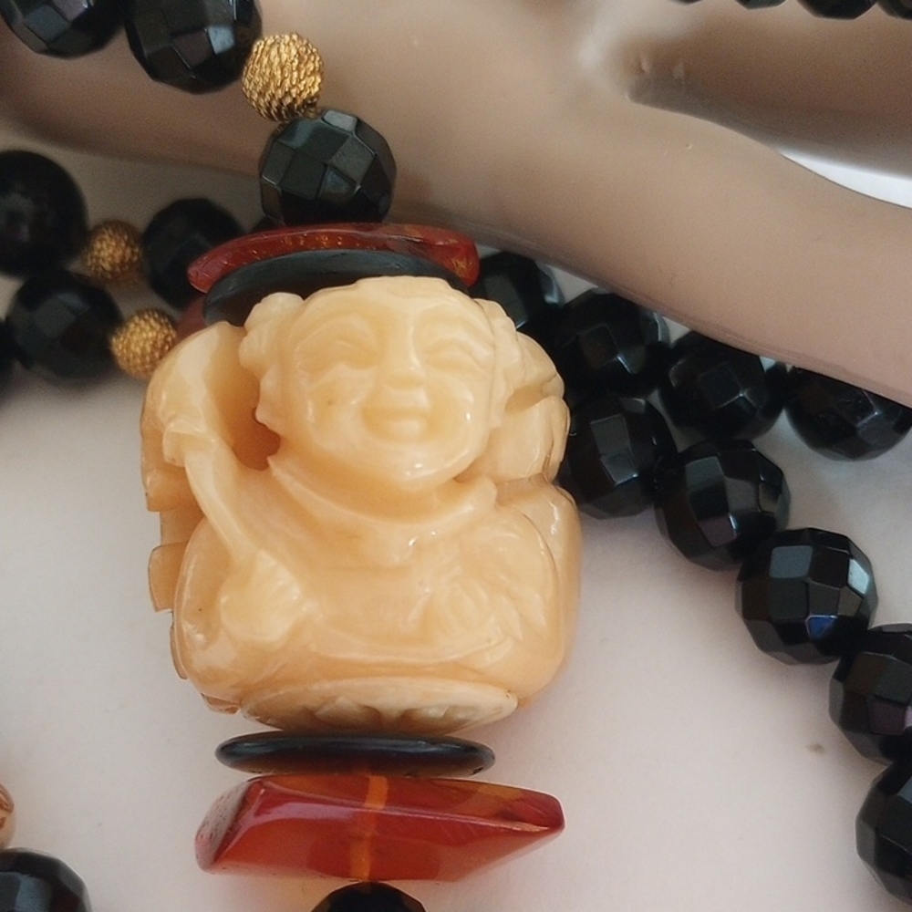 ORIENTAL NETSUKE HAND CARVED LUCKY FISHERMAN NECKLACE AMBER PAINTED PORCELAIN 32
